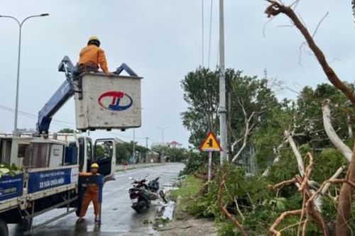 Bão số 4 - Noru: 4 người bị thương, 160 căn nhà sập, tốc mái