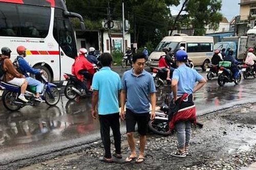 Nam sinh THPT chạy xe máy tử vong thương tâm sau va chạm xe tải