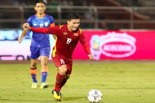 Quang Hải phô diễn đẳng cấp, tìm lại cảm hứng ở tuyển Việt Nam