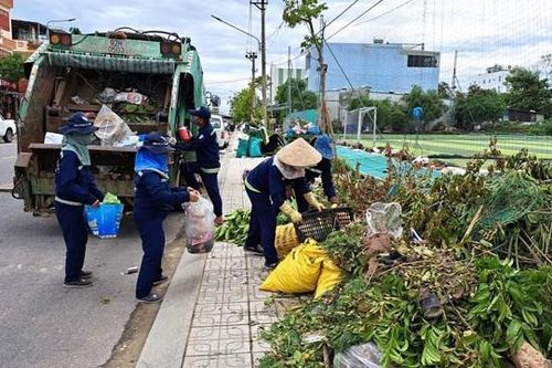 Quảng Nam: Gần 500 công nhân môi trường ra quân dọn dẹp sau bão