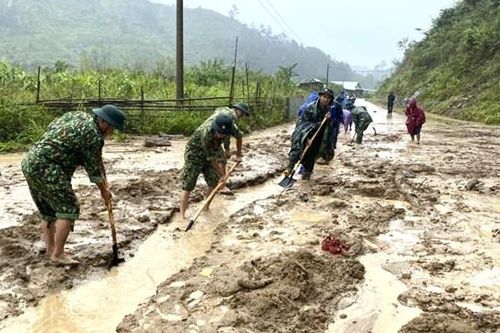 Quảng Nam: Cơn bão số 4 khiến nhiều tuyến đường miền núi bị sạt lở