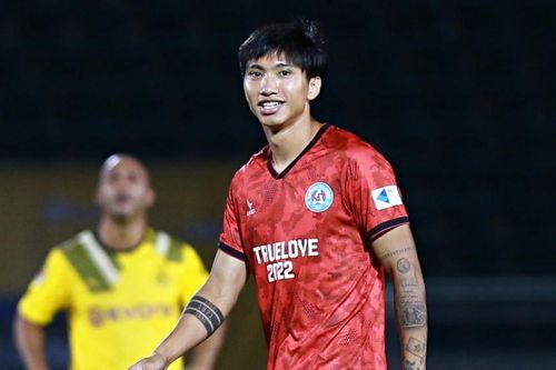 Văn Hậu chơi dưỡng sức khi gặp huyền thoại Dortmund