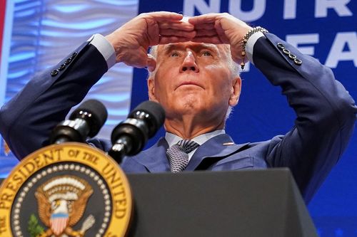 Ông Biden gây tranh cãi khi hỏi 'Jackie, bà có ở đây không'