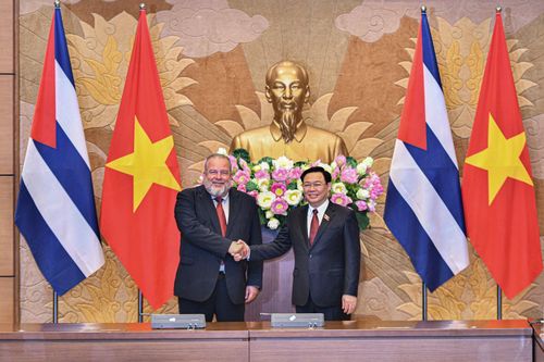 Thủ tướng Cuba hội kiến Chủ tịch Quốc hội Vương Đình Huệ
