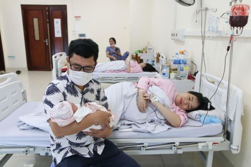 Người phụ nữ sinh con sau 23 năm hiếm muộn