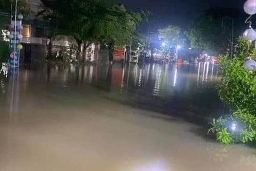 Nghệ An: Hàng nghìn hộ dân tại huyện Quỳnh Lưu chạy lũ trong đêm