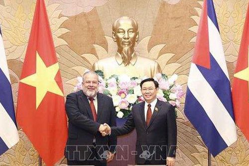 Chủ tịch Quốc hội Vương Đình Huệ hội kiến Thủ tướng Cộng hòa Cuba Manuel Marrero Cruz