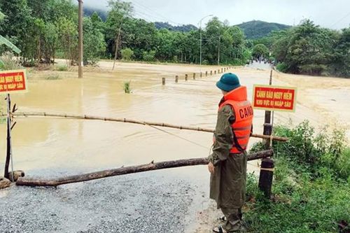 Các nhà máy thủy điện ở Hà Tĩnh chủ động xả tràn để ứng phó với hoàn lưu bão