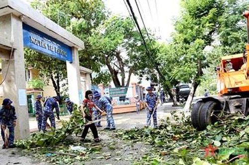 Các anh về…phố sạch, đường quang
