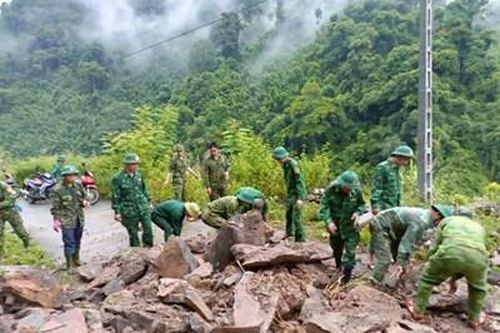 Kịp thời giúp dân trong lũ dữ
