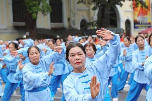Hơn 2.000 người cao tuổi đồng diễn hưởng ứng Tháng hành động vì người cao tuổi Việt Nam