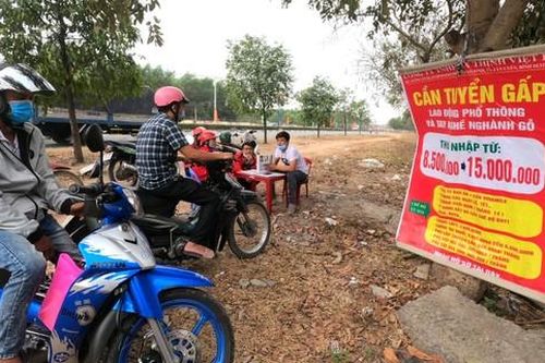 Bình Dương: Công nhân khó tìm việc làm phù hợp