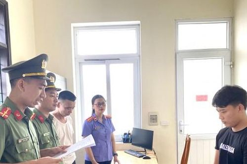 Khởi tố đối tượng tổ chức cho người khác ở lại Việt Nam trái phép
