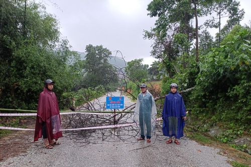 Gần 35.000 học sinh miền núi Hà Tĩnh nghỉ học do mưa lũ