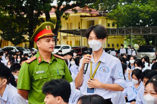 Chặn nguy cơ ma túy 'tấn công' học đường