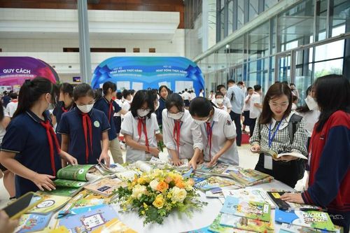 Sự thay đổi của sách giáo khoa qua các thời kỳ