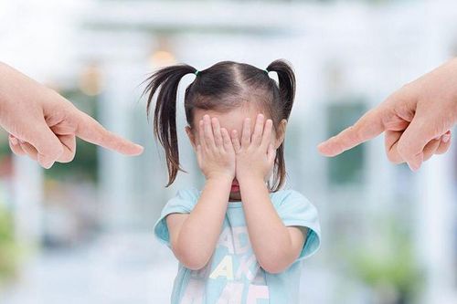 Ba sai lầm khi dạy con cha mẹ thường mắc phải