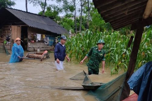 BĐBP Nghệ An huy động lực lượng ứng cứu, giúp nhân dân biên giới phòng, chống lũ