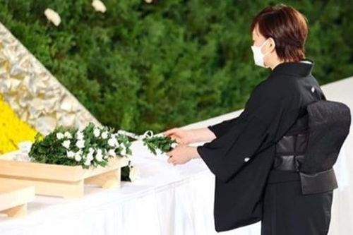 Chủ tịch nước thăm hỏi, chia buồn với phu nhân cố Thủ tướng Abe Shinzo