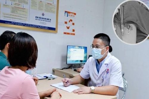 Que tránh thai 'đi lạc' cắm sâu vào bắp tay người phụ nữ