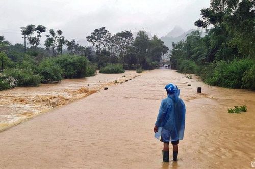 Thủy điện ở Nghệ An tăng lưu lượng xả lũ