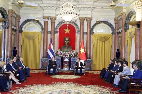 Hình ảnh Chủ tịch nước Nguyễn Xuân Phúc tiếp Thủ tướng Cuba
