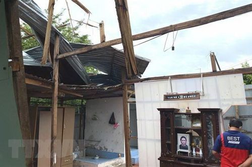 Mưa dông làm sập, tốc mái hàng chục căn nhà ở thành phố Cần Thơ