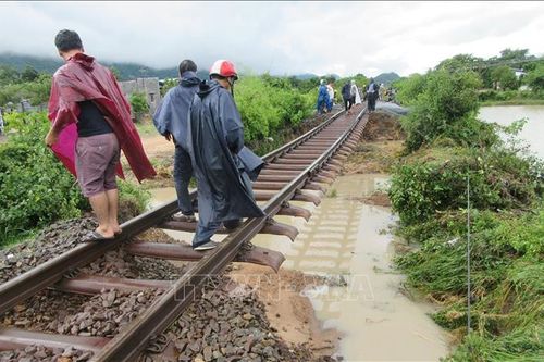 Nghệ An khẩn trương khắc phục sạt lở trên tuyến đường sắt Bắc - Nam