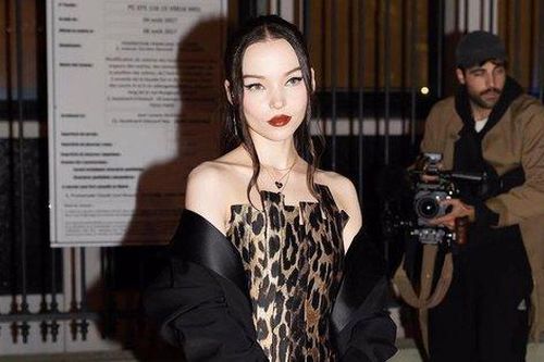 Show Balmain tại Paris Fashion Week: Khánh Linh hóa búp bê Barbie