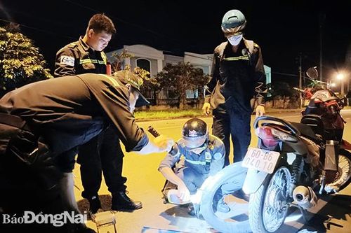 Kịp thời hỗ trợ người dân trong đêm