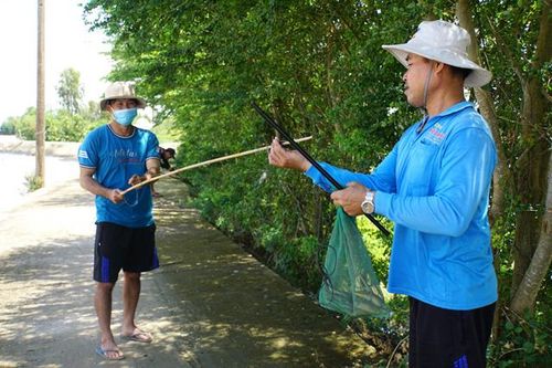 'Săn' rắn mối mùa nước nổi