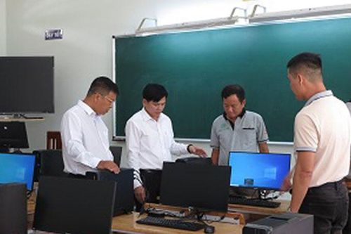 Tặng 20 bộ máy tính cho Trường THCS và THPT Nguyễn Thái Bình