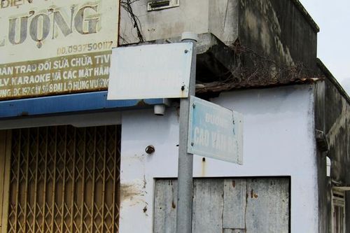 Cần làm mới các biển tên đường