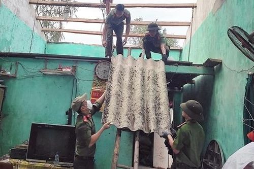 Sát cánh cùng người dân khắc phục hậu quả bão, lũ