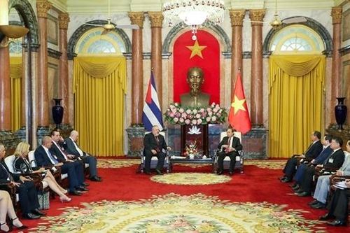 Thủ tướng Cuba Manuel Marrero Cruz chào xã giao Chủ tịch nước Nguyễn Xuân Phúc