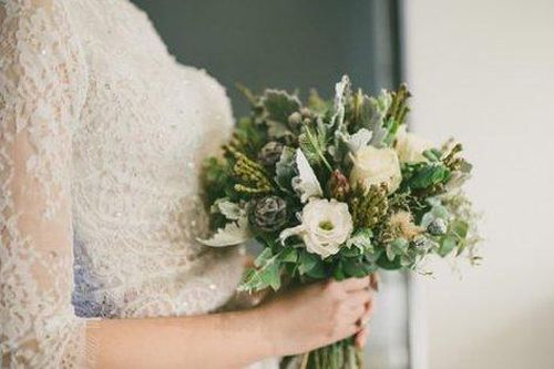 Trước giờ diễn ra đám cưới, bố chồng gọi điện nói một chuyện khiến cô dâu tổn thương suốt đời