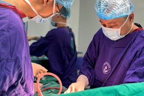 Ngực biến dạng, hoại tử sau tiêm filler giá 20 triệu