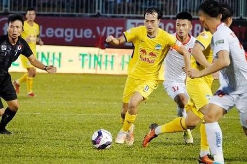 V.League quyết liệt khi trở lại