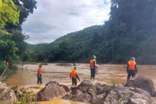 Quảng Nam: Người đàn ông cố vượt qua sông Bung bị nước cuốn trôi