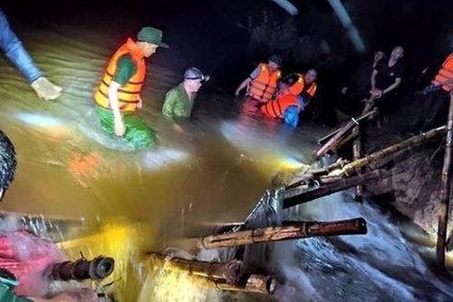 Nghệ An: Đã khắc phục xong sự cố vỡ đê ở Hưng Nguyên