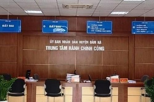 Đình chỉ sinh hoạt Đảng phó giám đốc trung tâm hành chính công bị tố hiếp dâm