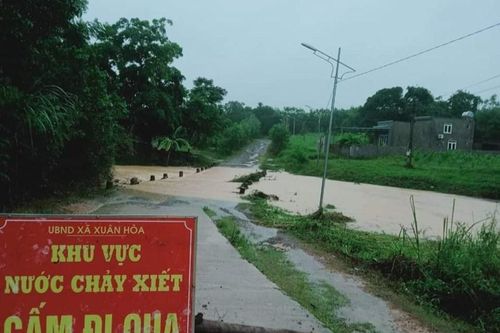 Chủ động sơ tán người dân khỏi vùng nguy cơ lũ quét, sạt lở đất