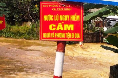Mưa lớn khiến nhiều nơi ở huyện miền núi Thanh Hóa bị chia cắt