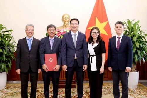 Bộ Ngoại giao trao quyết định bổ nhiệm cán bộ lãnh đạo, quản lý