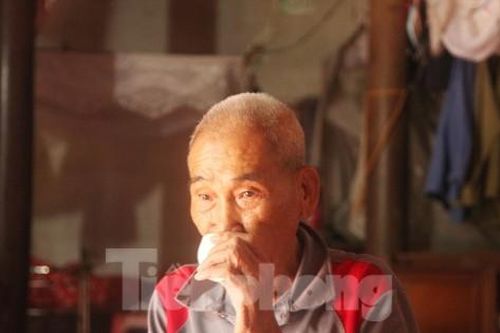 Ly kỳ hòn đá đĩ