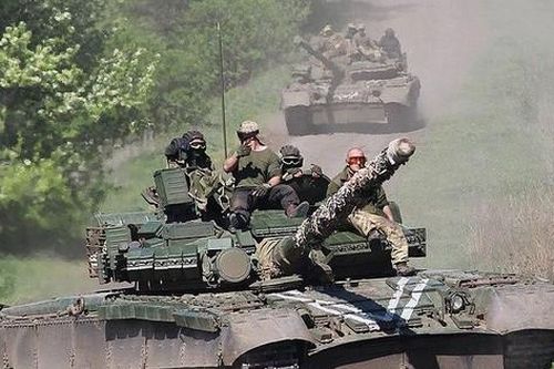 Tăng T-80BV của Nga đối đầu tăng T-64BV của Ukraine trong cuộc xung đột