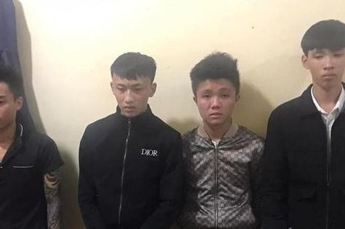 Nhóm côn đồ đánh người gục tại quán vì nghĩ bị 'nhìn đểu'
