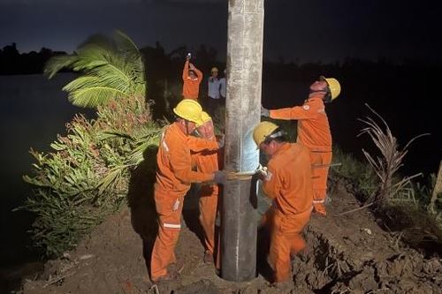 Chạy đua với thời gian để khắc phục sự cố lưới điện