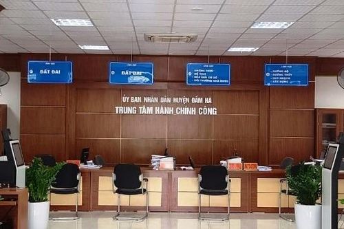 Đình chỉ công tác Phó Giám đốc Trung tâm hành chính công ở Quảng Ninh