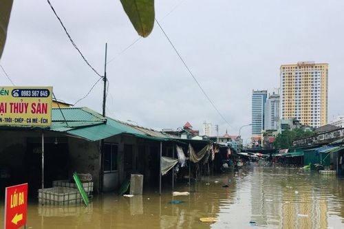 Đình phía Tây chợ Vinh bị ngập sâu